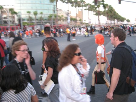 Leeloo crosses the street